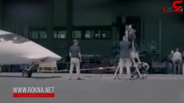 سگ ربات با ۱۲۷ کیلو وزن یک هواپیمای ۳تنی را کشید + فیلم