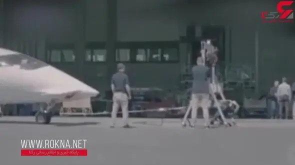 سگ ربات با ۱۲۷ کیلو وزن یک هواپیمای ۳تنی را کشید + فیلم