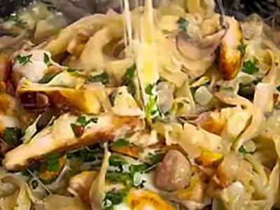 پاستا خامه ای رو به راحت ترین شکل درست کن + فیلم