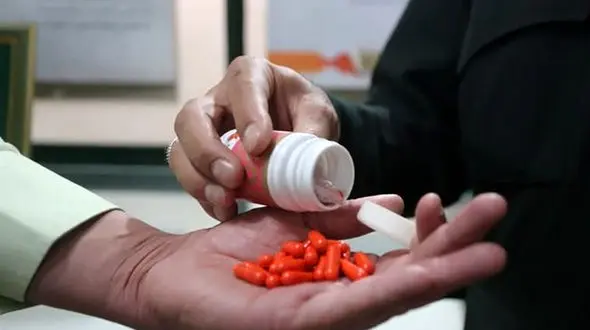 بازداشت 2 خانم شیک پوش با محموله مواد ممنوعه در راه آهن هرمزگان / جاسازی ماهرانه کرده بودند + جزییات