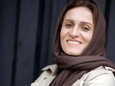 فیلم/ صحبت های آتیه جاوید بازیگر نقش جمیله پایتخت درباره محسن تنابنده / همکلاسی نقی بودم / جدی هست اما بداخلاق نیست!