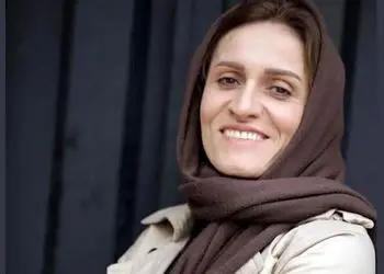 فیلم/ صحبت های آتیه جاوید بازیگر نقش جمیله پایتخت درباره محسن تنابنده / همکلاسی نقی بودم / جدی هست اما بداخلاق نیست!