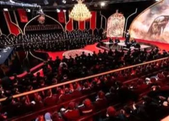 مداحی باشکوه و معصومانه کودک در حسینیه معلی که اشک همه را در آورد!