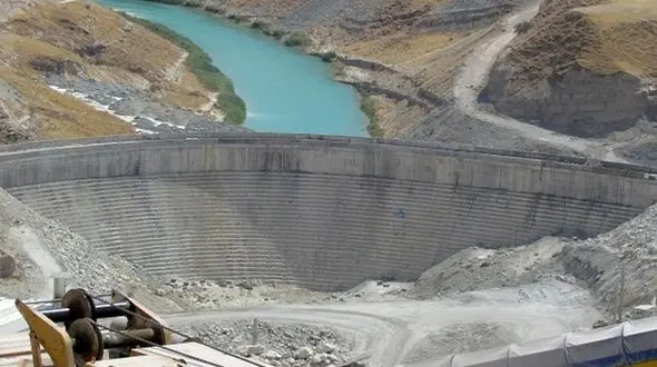 آخانی: رودخانه زهره با آبگیری سد چم شیر می میرد / این آب نه به درد کشاورزی می خورد نه آشامیدن+ فیلم