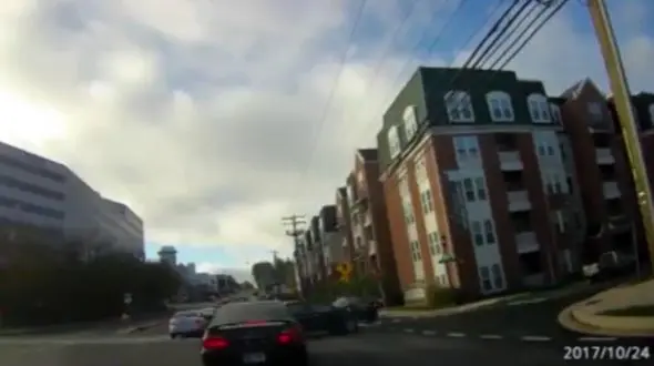 تصادف در چهارراه به دلیل سرعت زیاد + فیلم