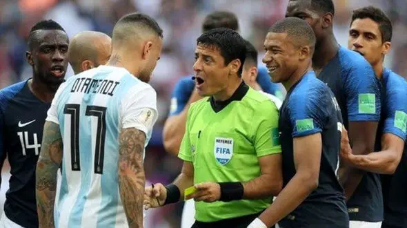 برترین داور جهان فوتبال در سال ۲۰۲۲ معرفی شد | اتفاق بحث برانگیز در خصوص علیرضا فغانی