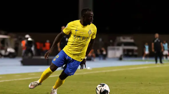 سادیو مانه از کوره در رفت/ درگیری ستاره رقیب پرسپولیس در عربستان + فیلم