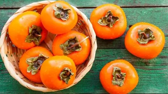 شادابی پوست با خرمالو