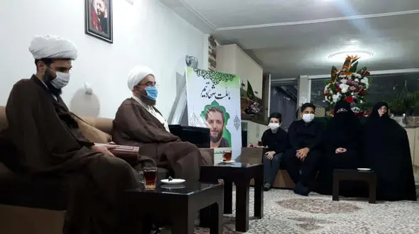 حضور نماینده مقام معظم رهبری در منزل شهید امر به معروف شهید محمد محمدی + تصاویر 