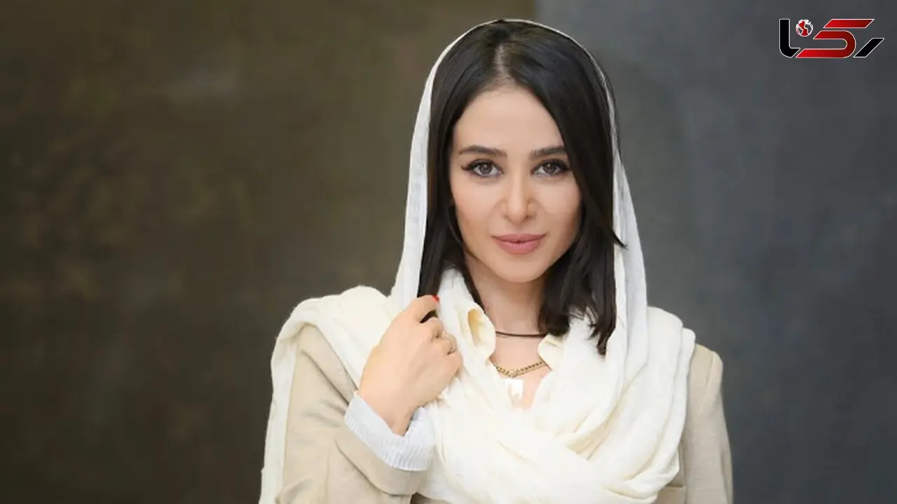 رژ لب و لاک قرمز الناز حبیبی یک جلیقه قرمز کم داشت که تکمیل شد!