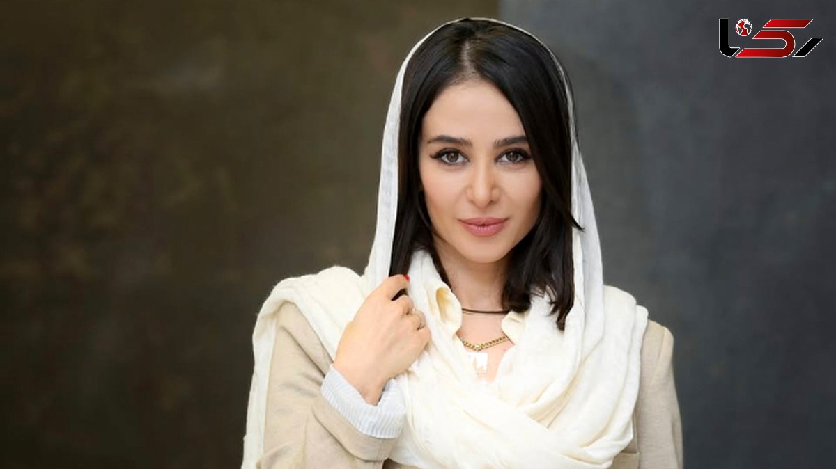 رژ لب و لاک قرمز الناز حبیبی یک جلیقه قرمز کم داشت که تکمیل شد!