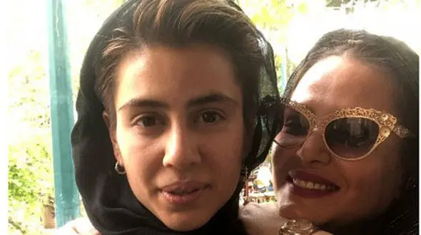 عکس خانم بازیگر در کنار دخترش 