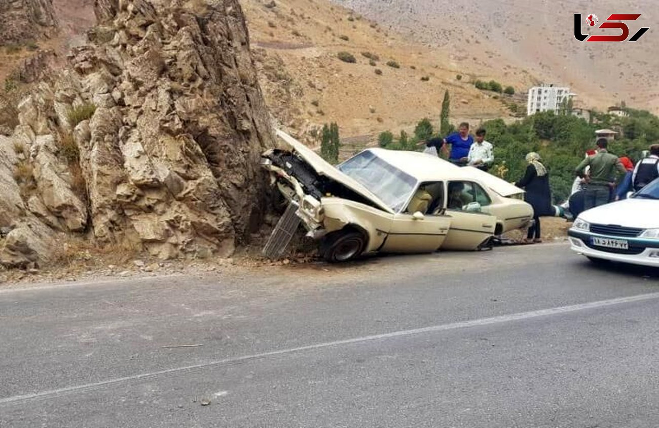 برخورد عجیب خودروی آمریکایی با کوه در جاده چالوس + عکس