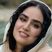 عکس هنری و زیبای هانیه غلامی در پله‌های خانه لاکچری و شاهانه که سراسر از چوب ساخته شده