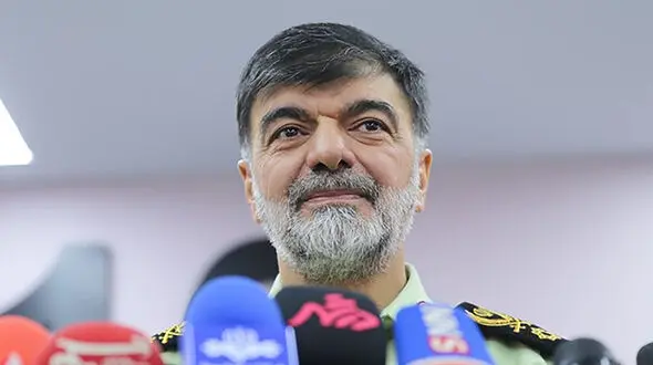 بازدید سردار رادان از کلانتری ۱۶ زاهدان