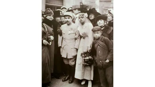 این زن پس از دیدن نامزدکورش که دو دست هم نداشت  باز هم با او ازدواج کرد + عکس