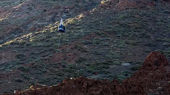 نجات 70 گردشگر گرفتار در تله کابین معلق بین زمین و هوا+ فیلم و عکس 