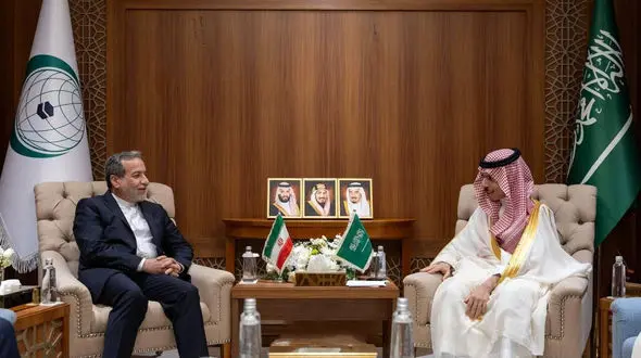 تاکید عراقچی و فرحان برتوسعه مناسبات ایران و عربستان 