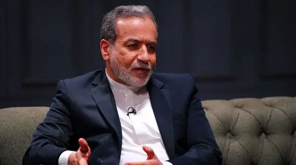 عکس / پوشش متفاوت و عجیب عراقچی در عراق / سید عباس با این تیپ به هیچ وجه قابل شناسایی نیست ...