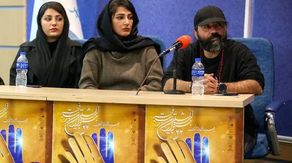 روایت رنج بشر، دموکراسی با طعم همبرگر و دروغ‌پردازی