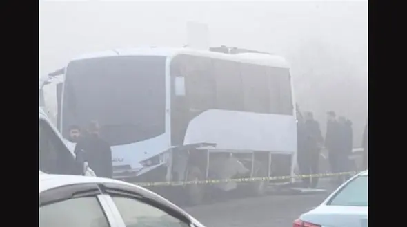 اولین فیلم  از محل انفجار مینی بوس پلیس ترکیه / عاملان انفجار مشخص شد؟ + عکس