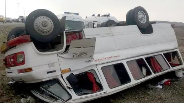 واژگونی مینی‌بوس در کرمان / 10 مسافر روانه بیمارستان شدند