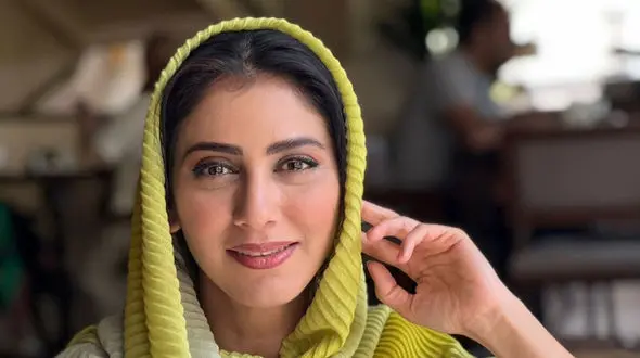 مونا فرجاد و گربه خستش