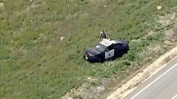 فیلم دزدیدن ماشین پلیس و فرار سارق