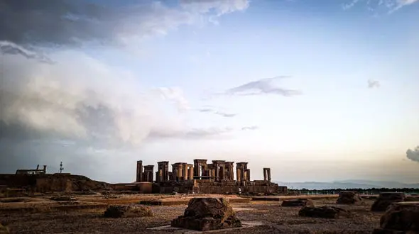 بخش دیده نشده تخت جمشید کجاست؟ / کتیبه داریوش به 3 زبان در این قسمت وجود دارد + فیلم