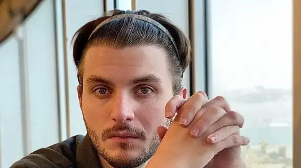 سفر در زمان/ تصویری سلفی در ماشین از دارا حیایی پسر امین حیایی و مادرش / روز به روز بیشتر شبیه مامانش میشه!