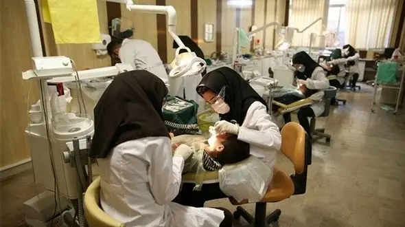 خدمات زیبایی و ترمیمی دندانپزشکی در صدر شکایات مردمی/ محرومیت سالانه ۱۰ پزشک از طبابت دائم 