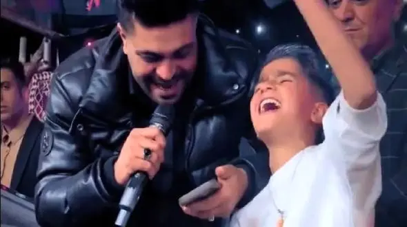 فیلم آواز باشکوه  پسر بچه/ با خواننده معروف با آهنگ دارم میرم سربازی  ملتو تا مرز سکته برد!