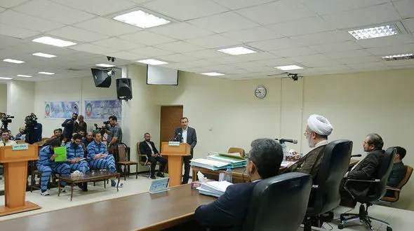 جزئیات دادگاه رسیدگی به جرایم 3 وارد کننده موبایل و اخلالگر ارزی +عکس