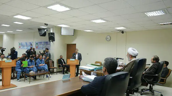 جزئیات دادگاه رسیدگی به جرایم 3 وارد کننده موبایل و اخلالگر ارزی +عکس