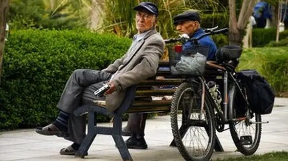 افزایش ۴۰۰ هزار نفری بازنشستگان؛ زنگ خطر برای اقتصاد کشور