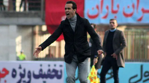 عصبانیت شدید علی کریمی در کنفرانس خبری و پرت کردن میکروفن برنامه نود + فیلم