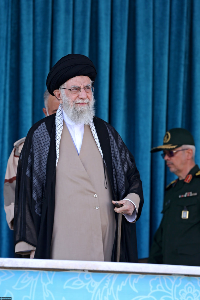 مراسم مشترک دانش‌آموختگی دانشجویان دانشگاه‌های افسری نیروهای مسلح، صبح امروز (دوشنبه) با حضور فرمانده کل قوا در دانشگاه افسری و تربیت پلیس امام حسن مجتبی (علیه‌السلام) برگزار شد.