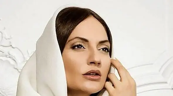 چهره پیر و داغون مهناز افشار بعد از مهاجرت / بی حجابی برای خانم بازیگر دردسر ساز شد!