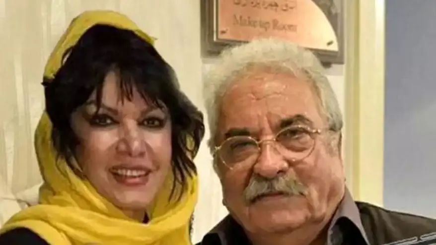 نگاهی به چیدمان عروسکی خانه فرزانه کابلی و شوهر مرحومش هادی مرزبان / سلیقه مامان علی کوچولو از مبلمانی به رنگ سبز کله‌غازی تا علاقه به استفاده از عروسک و گل مصنوعی روی در و دیوار...