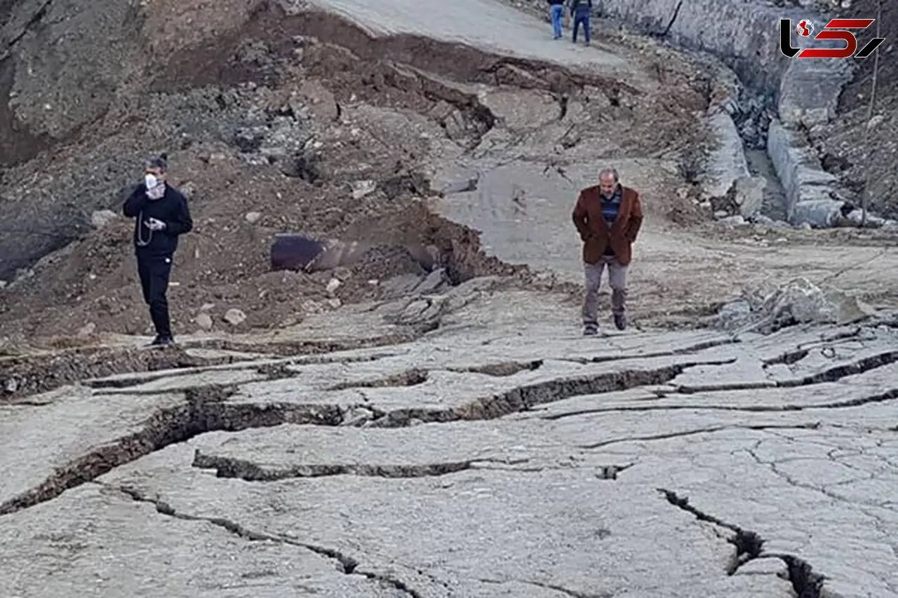 عکسی وحشتناک از باز شدن زمین در رویان