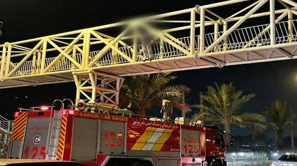 صحنه خودکشی یک مرد از روی پل عابر پیاده در بوشهر 