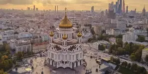 عکس تاریخی طاق نصرت سن‌ پطرزبورگ برای استقبال از مظفرالدین‌ شاه