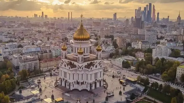 عکس تاریخی طاق نصرت سن‌ پطرزبورگ برای استقبال از مظفرالدین‌ شاه