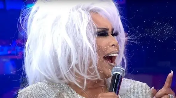 زنی با 100 مدل عمل زیبایی معروف به دیوا به جنجالی ترین خواننده ترکیه ای تبدیل شد