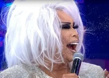 زنی با 100 مدل عمل زیبایی معروف به دیوا به جنجالی ترین خواننده ترکیه ای تبدیل شد