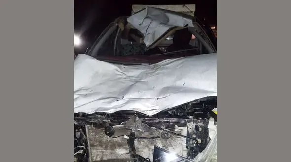 تصادف مرگبار پراید و وانت با 2 شتر در هرمزگان / 4 تن راهی بیمارستان شدند+ جزییات و عکس