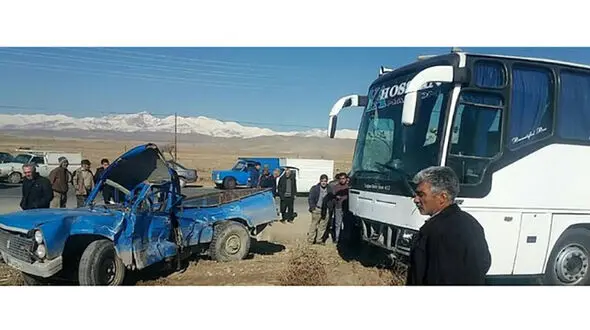 
برخورد مرگبار اتوبوس با نیسان در آذربایجان شرقی
