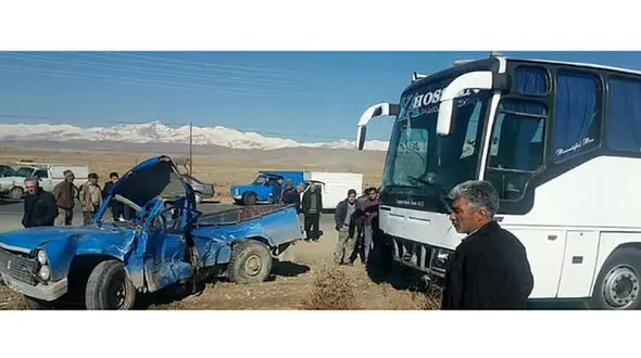 
برخورد مرگبار اتوبوس با نیسان در آذربایجان شرقی
