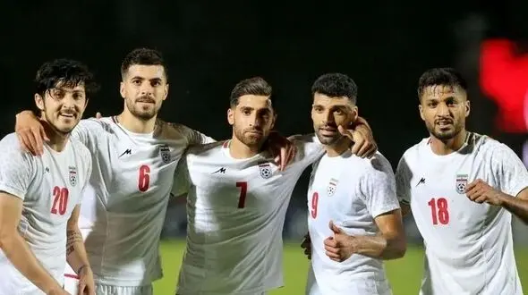 نگاهی به خلاقیت یک شرکت ایرانی برای طراحی لباس تیم ملی با طرح یوزپلنگ/ تحسین برانگیز و غرورآمیز
