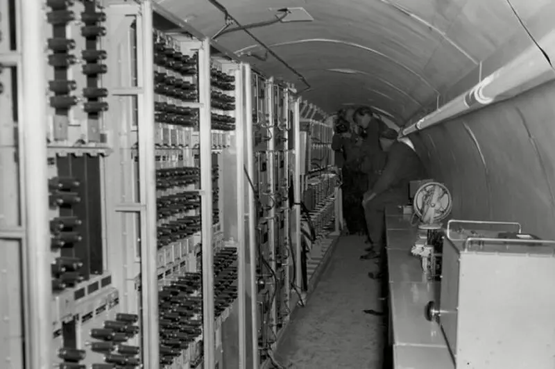 8_cold-war-berlin-germany-24-apr-1956-760x506